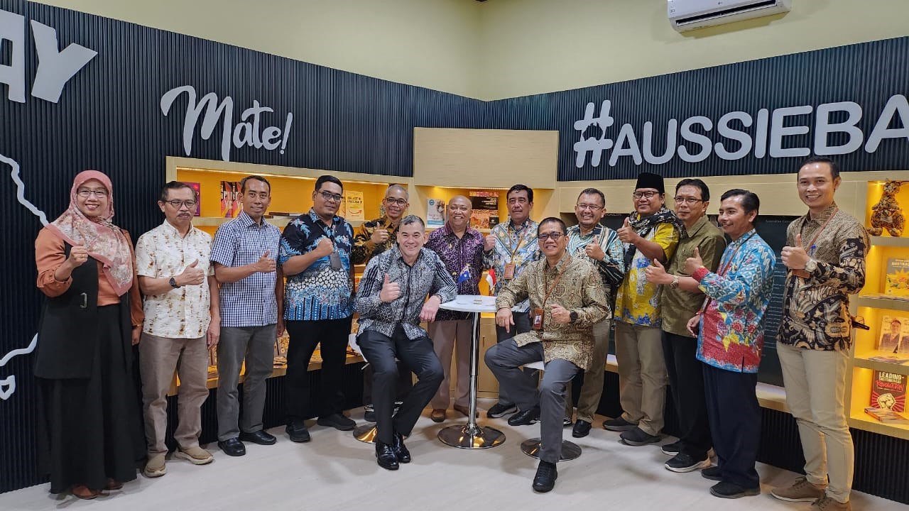 UNEJ Launches #AussieBanget Corner in Collaboration with the Australian Consulate General – Surabaya
